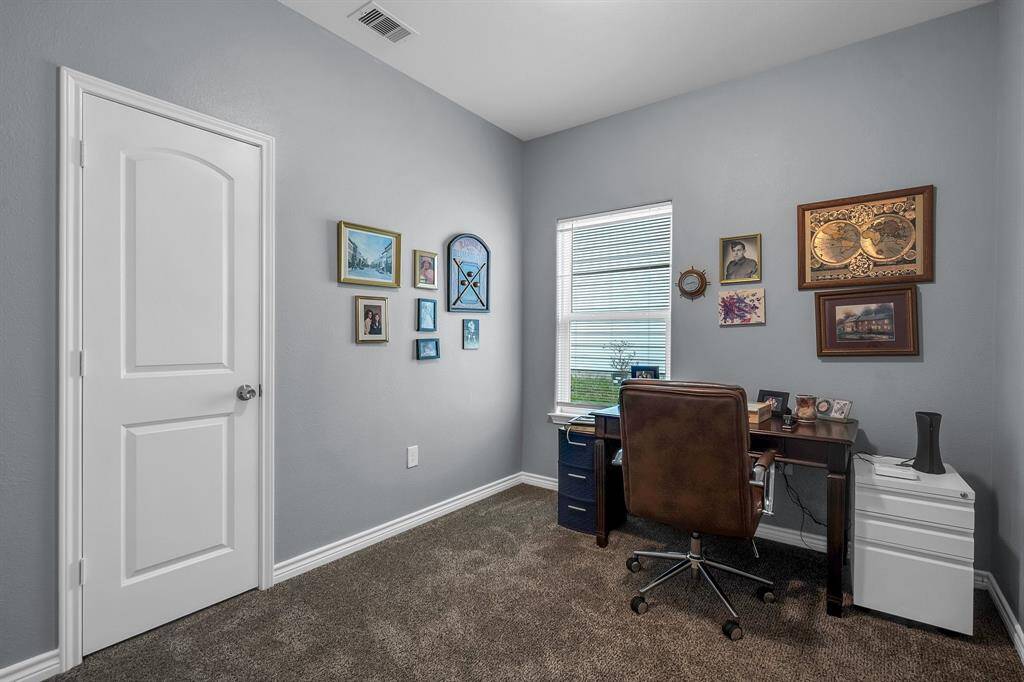 Secondary bedroom/office space