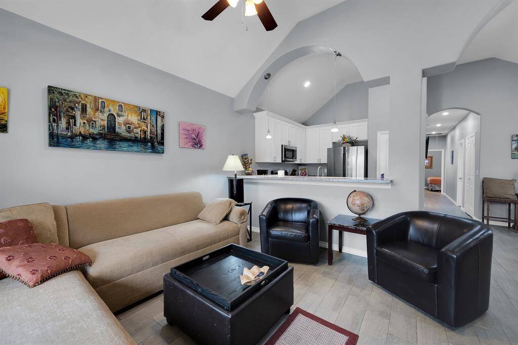 Amazingly high ceilings!