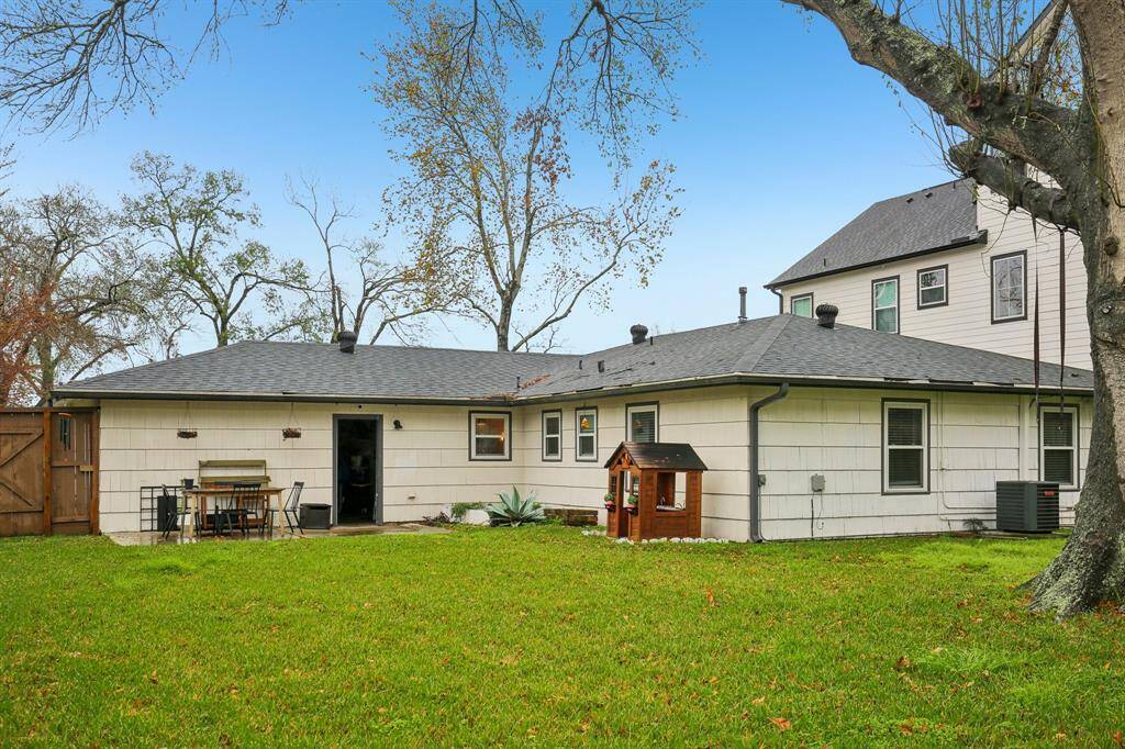 This spacious backyard that is ideal for relaxation and family activities.
