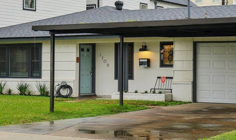 Charming covered front porch area.