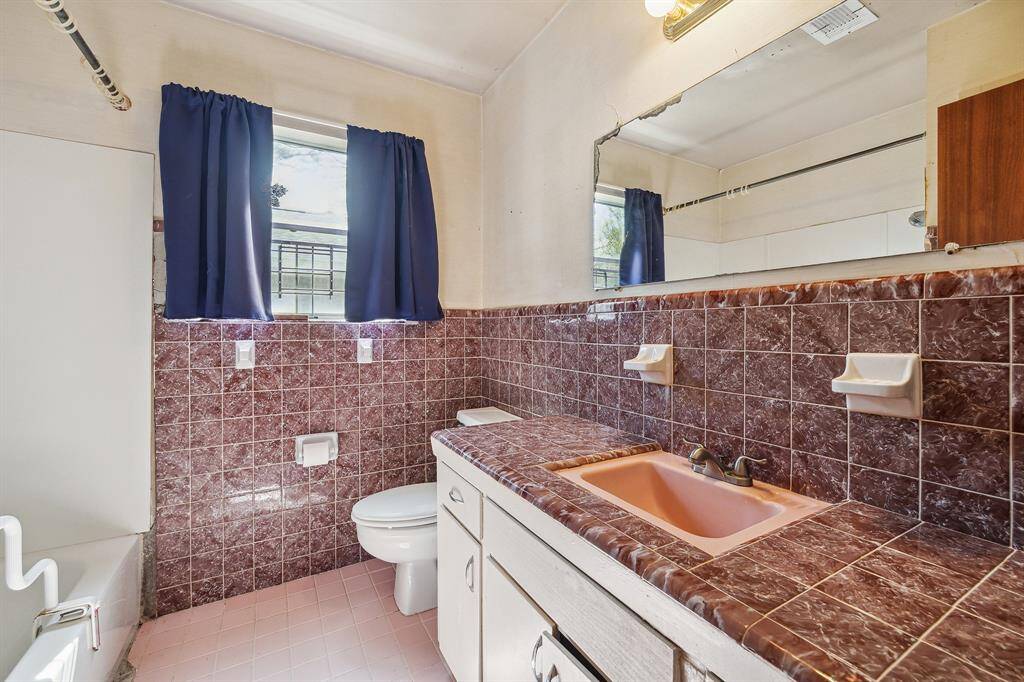 Full bathroom.