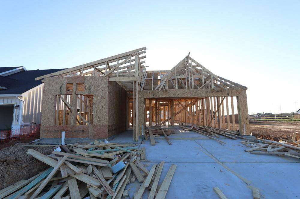 Let us show you how our advanced framing techniques have stood the test of time and allow more insulation for a quieter and more energy efficient home.