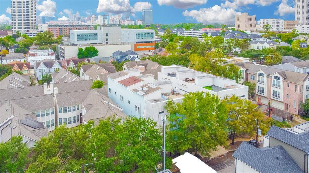 Skyline views of the rooftop balcony and Medical Center