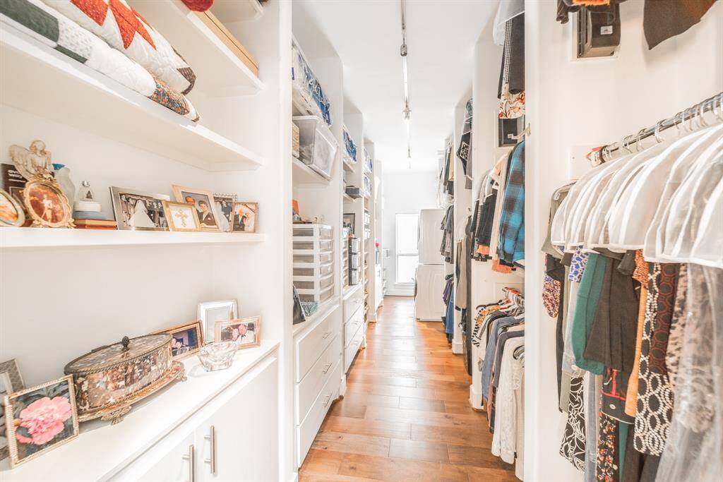 walk in closet