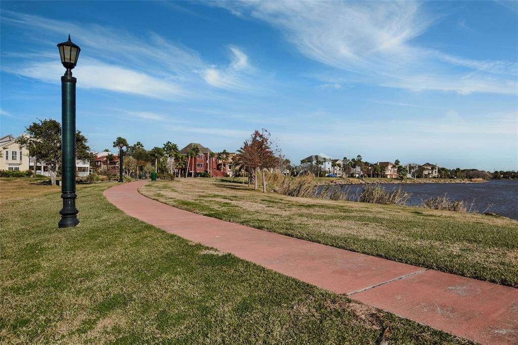 Walking trails alongside the water. Perfect for that evening stroll.