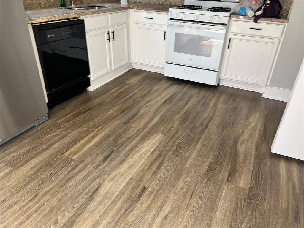 LAMINATE KITCHEN FLOOR