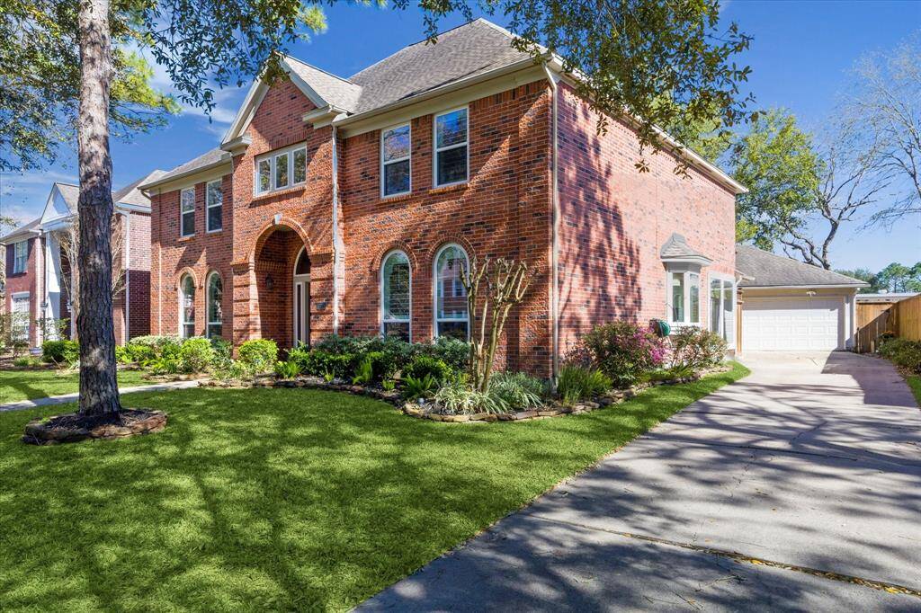 Per Galveston County Appraisal District records, 2013 Lauren Lake was originally constructed by Perry Homes in 1993, offers 4,542 square feet of living space and is located on +/- 8,165 S/F lot.