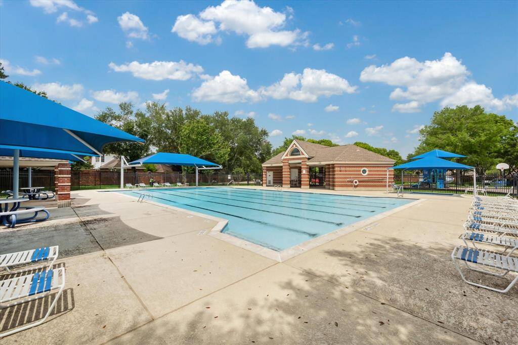 The community pool is less than 1 block away at the end of Lauren Lake.