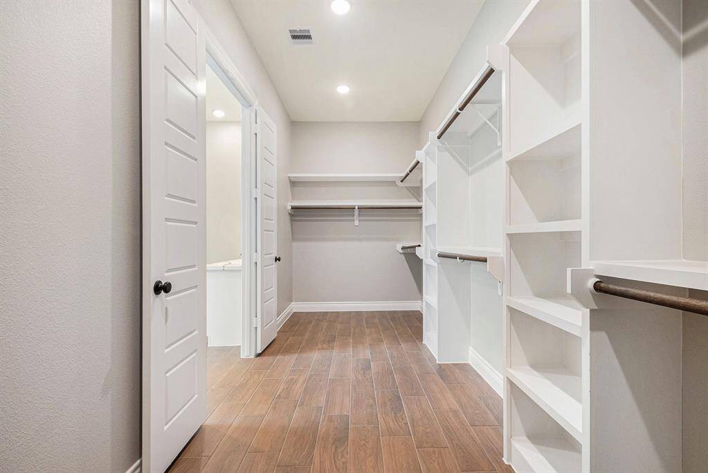 WALKIN CLOSET