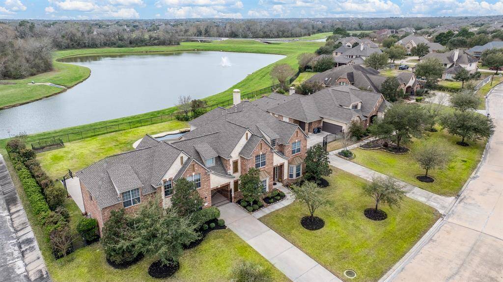 Located directly above the main garage, this space would be great for extended family.