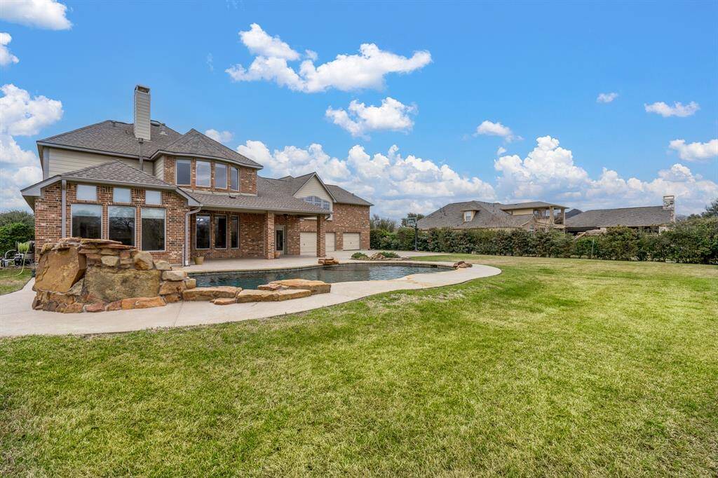 So much green space and privacy all around!