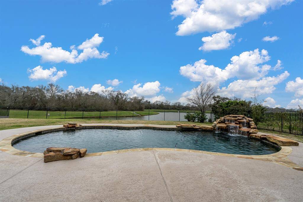 The expansive patio offers ample space for lounging, entertaining, or simply soaking in the breathtaking views of the tranquil pond and lush green surroundings. With no rear neighbors, you’ll enjoy unparalleled privacy while taking in the peaceful scenery.