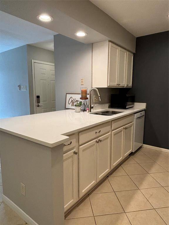 Cozy and well maintained kitchen with lots of storage space.