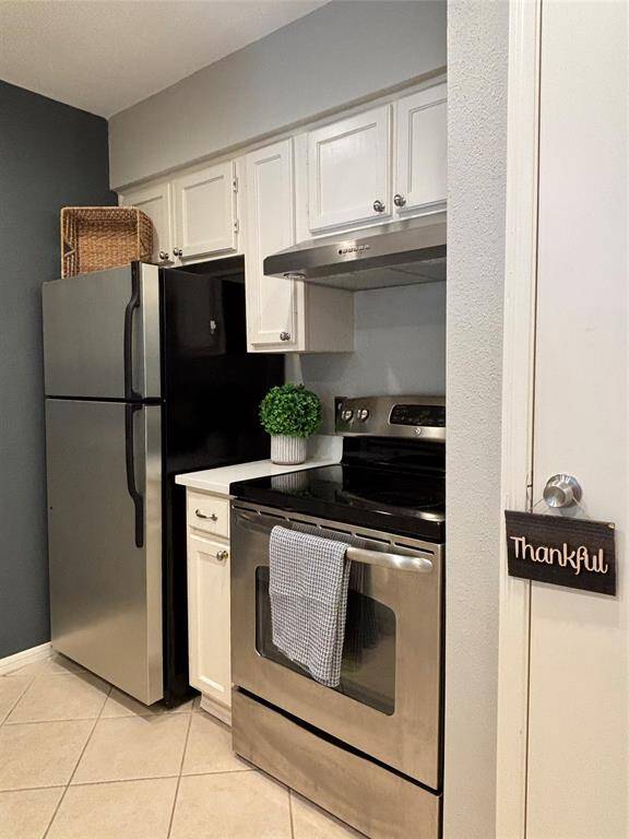Stainless steel appliances stay with the house.