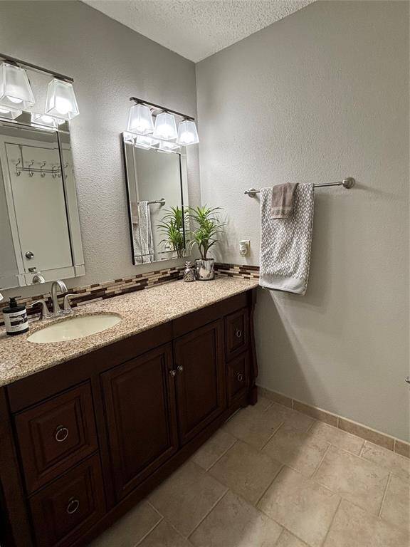 Plenty of room for cosmetics and accessories