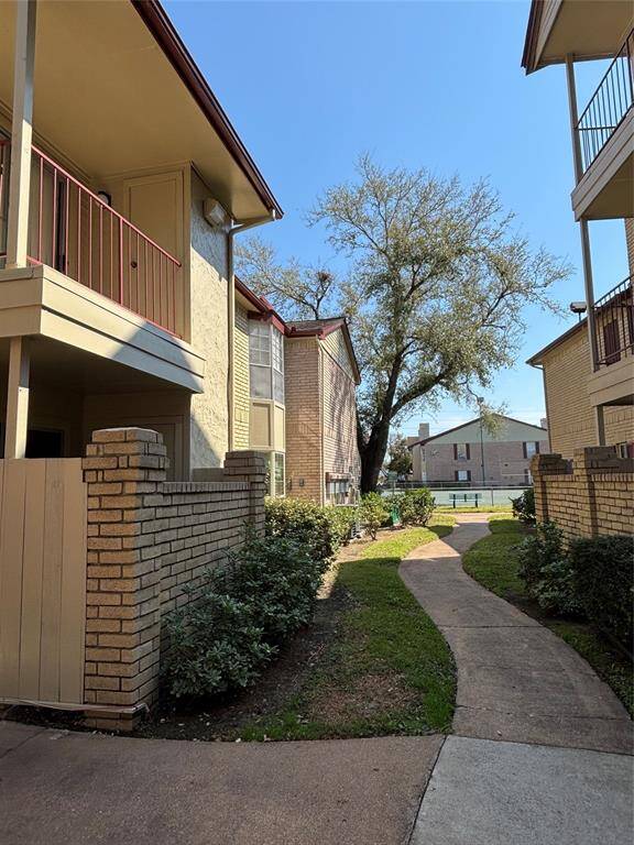The unit is just a few steps away from the tennis/pickleball courts.