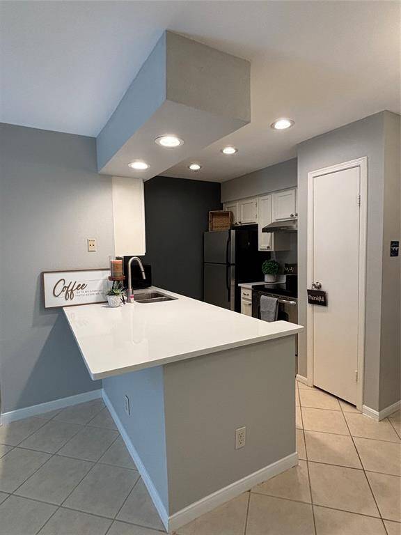 Beautiful and updated kitchen with Quartz countertop, undermount sink, faucet, can lights and vent hood.