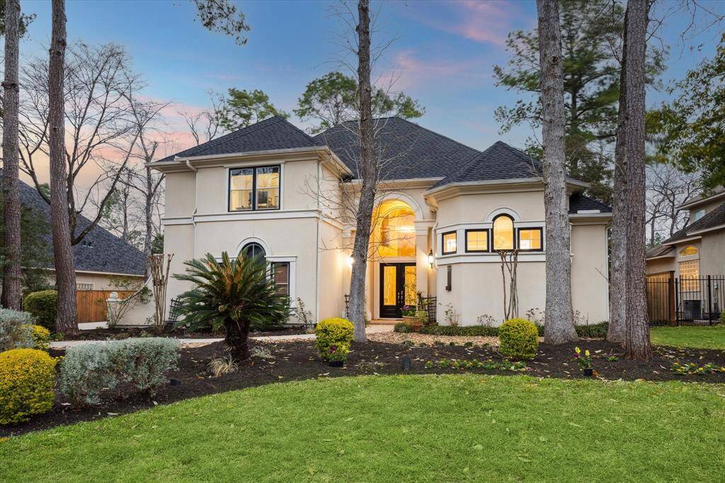 Experience the best of luxury living in this beautiful home, where every detail has been thoughtfully designed to create a welcoming and sophisticated atmosphere.