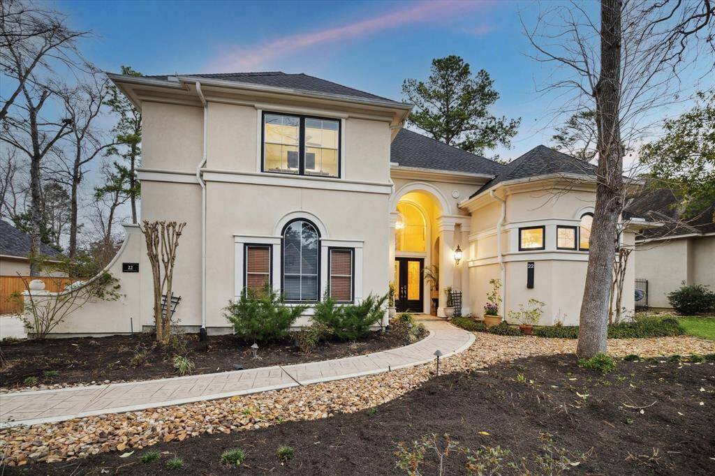 Located in the coveted Cascade Canyon of The Woodlands Indian Springs community thisMagnificent home is on a professionally landscaped lot with private pool.