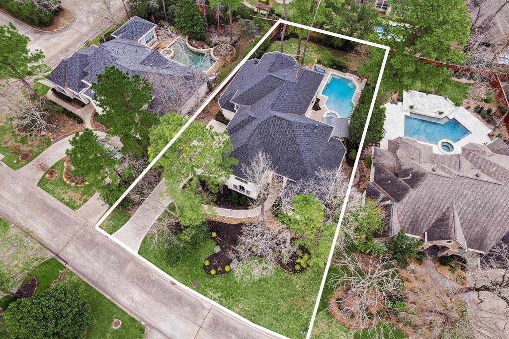 Spectacular lot on quiet cul de sac street.