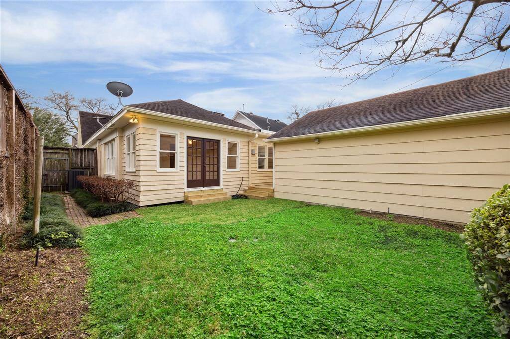 Create your own magical garden in this quiet fully fenced backyard.