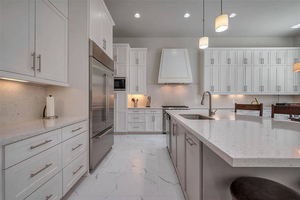 Ample counter and storage space