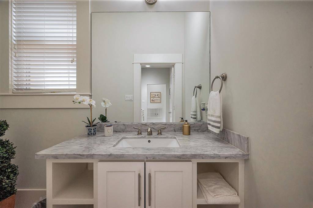 Powder bath downstairs for guest