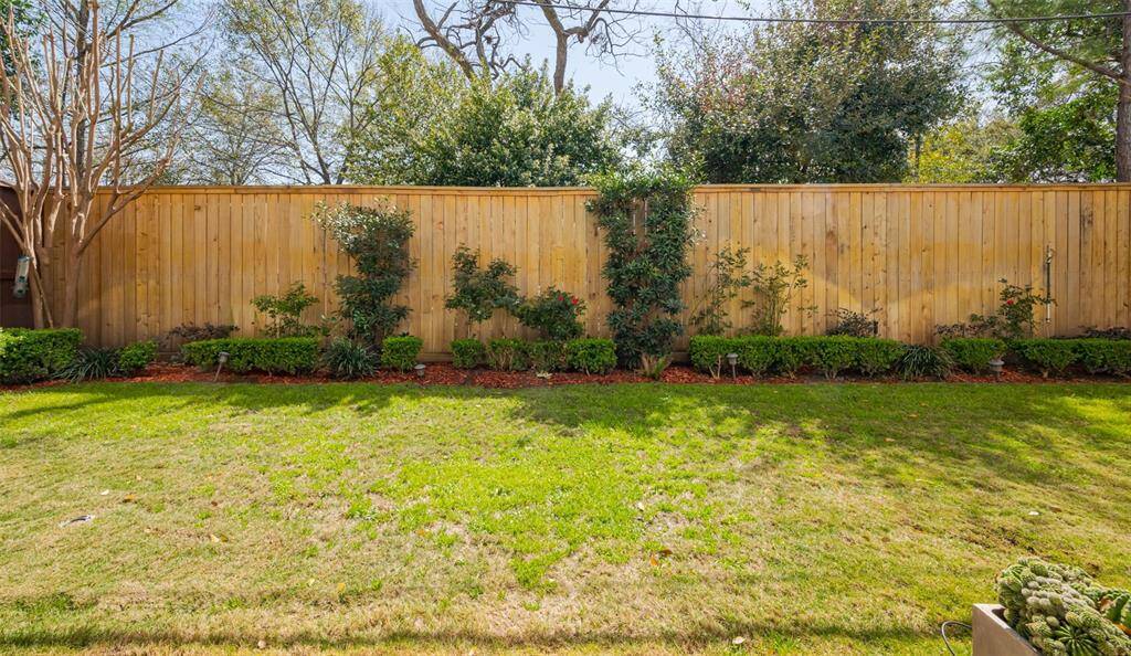 Fully fenced back yard