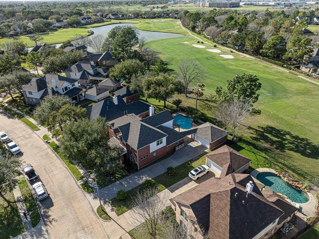 Beautiful golf course and lake behind the home
