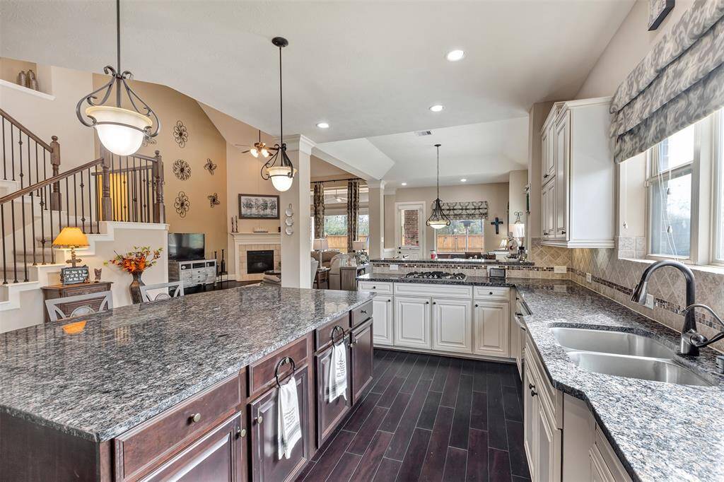 Plenty of working space in this kitchen.