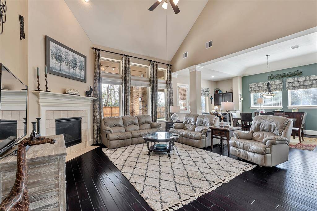 This is a great entertaining space.