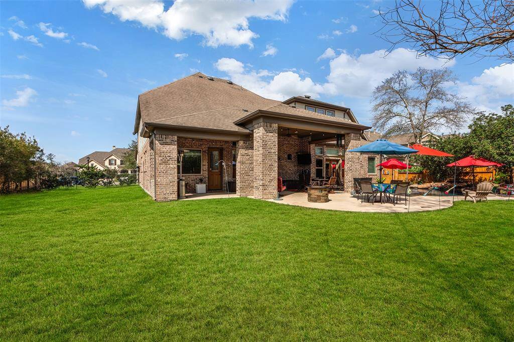 Look at the size of this yard! It is hard to find a space like this.