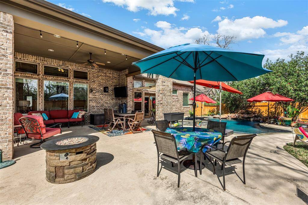 This home even offers a firepit!
