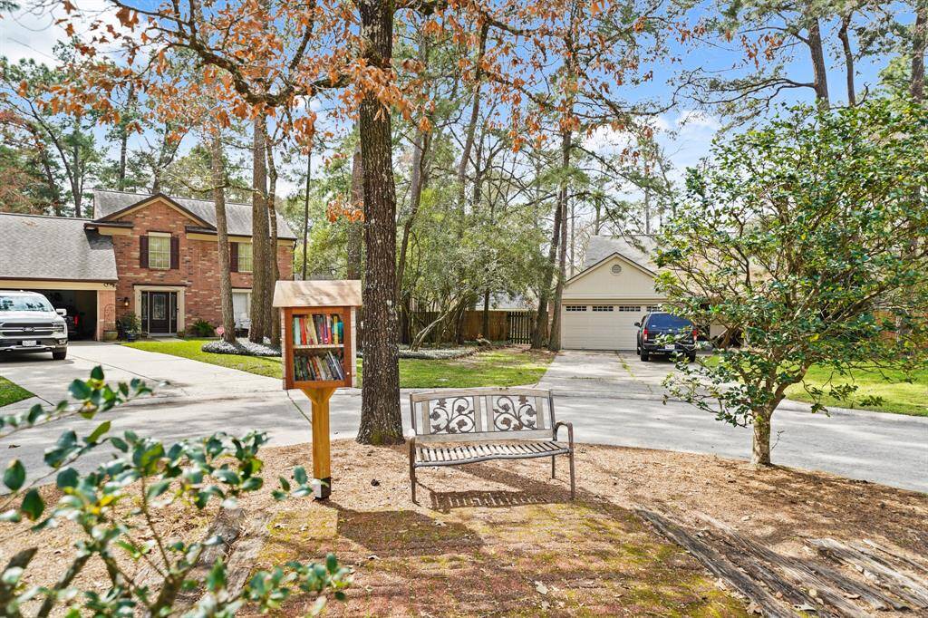 Enjoy the quaint lifestyle of living on this cul-de-sac street. In the cul-de-sac is this cute book nook where you can exchange books with neighbors and enjoy bench seating on a beautiful day!