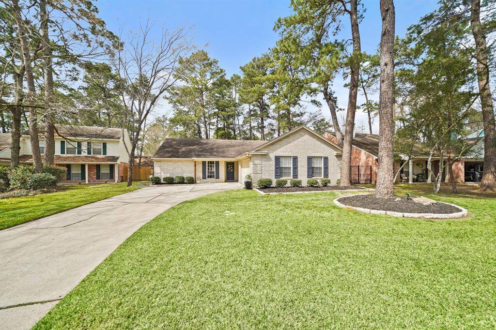 Welcome home to 26 Sheep Meadow Place in the Woodlands Village of Indian Springs!