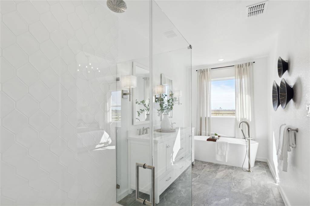 Luxurious primary bath (*Artist rendering used for illustration purposes only.)