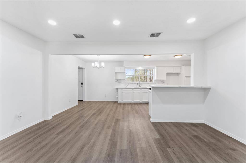 Open-Concept Living & Kitchen Area – With an open design, this space is perfect for both everyday living and entertaining, allowing for effortless connection between the living area and kitchen.