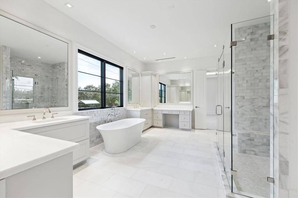 [Primary Bath]