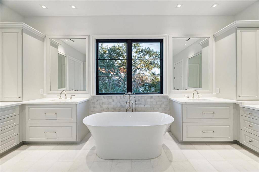 [Primary Bath]