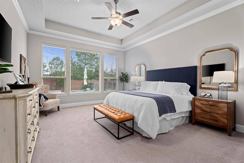 Plenty of room for all your furniture including a nice sitting area.