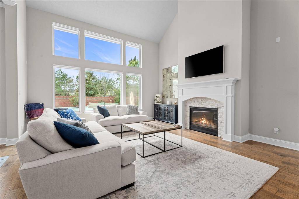 Huge floor to ceiling windows and vaulted ceiling make this home bright and cheery.