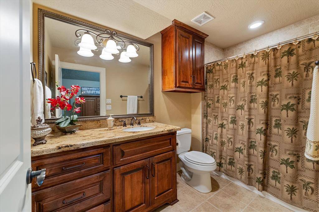 Game Room Full Bath