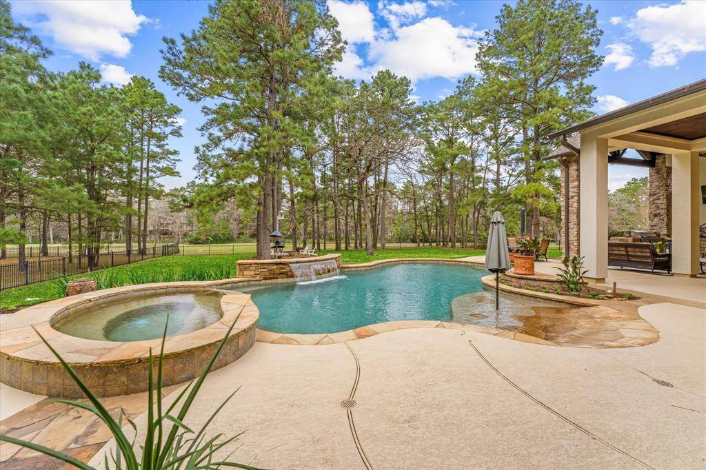 Raised Spa overlooking Pool