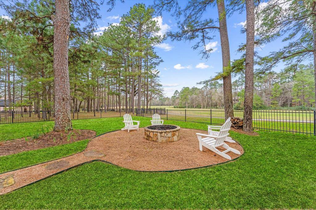 Fire Pit Sitting Area