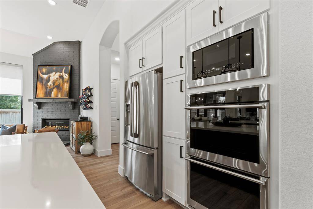 Stainless steel appliances bring a sleek and modern aesthetic to the kitchen, while also offering top-of-the-line performance and durability.
