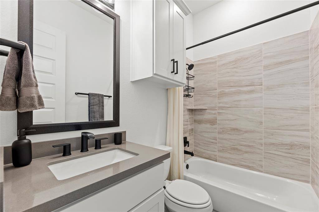 The en-suite secondary bath for your third bedroom.