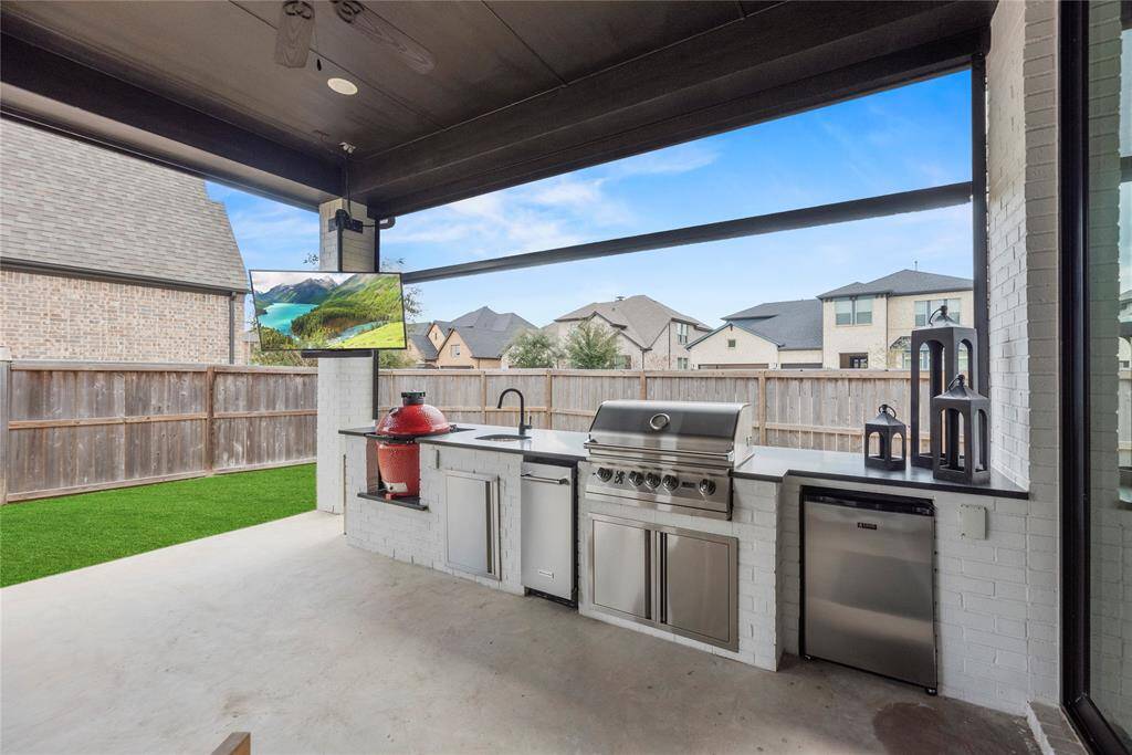Light up the grill and invite friends over. Enjoy entertaining outdoors with the patio kitchen.