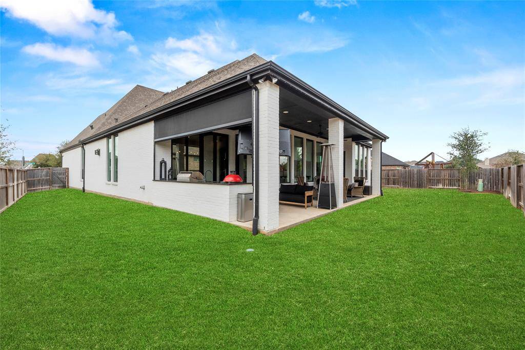 This is a great backyard for the week-end hangouts and letting the kids run around.