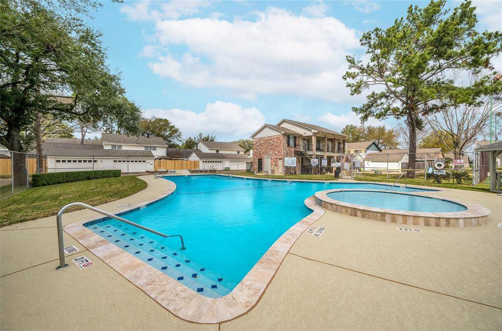 Spring Shadows community pool and clubhouse