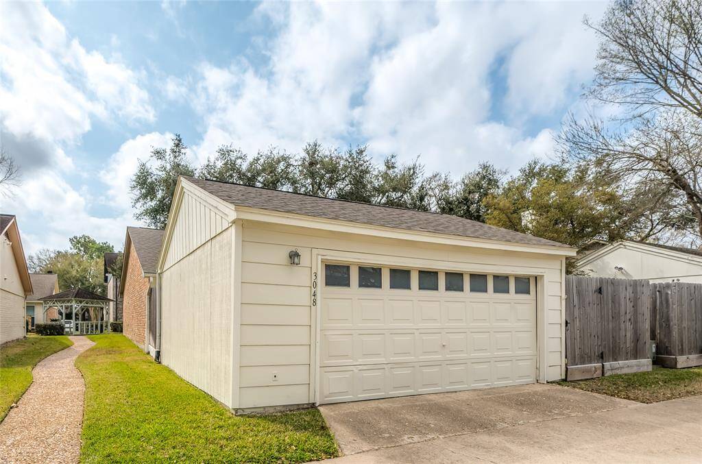 A 2-car garage can be a rarity in townhouse communities. Exterior recently painted as part of your HOA dues.